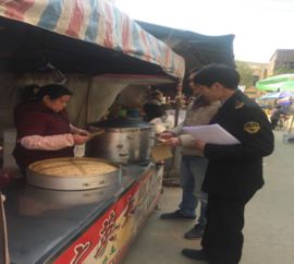 英德市食藥監(jiān)局全力加強(qiáng)鎮(zhèn)級(jí)春節(jié)前食品安全大檢查，保障食用農(nóng)產(chǎn)品批發(fā)安全